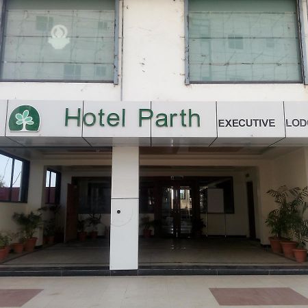 Lātūr Hotel Parth Executive المظهر الخارجي الصورة