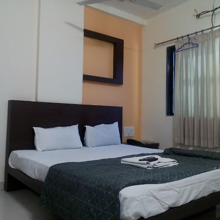 Lātūr Hotel Parth Executive المظهر الخارجي الصورة