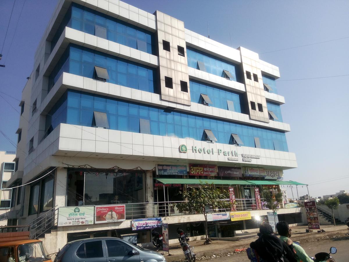 Lātūr Hotel Parth Executive المظهر الخارجي الصورة