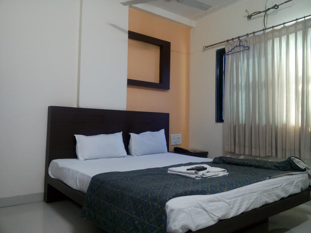 Lātūr Hotel Parth Executive المظهر الخارجي الصورة
