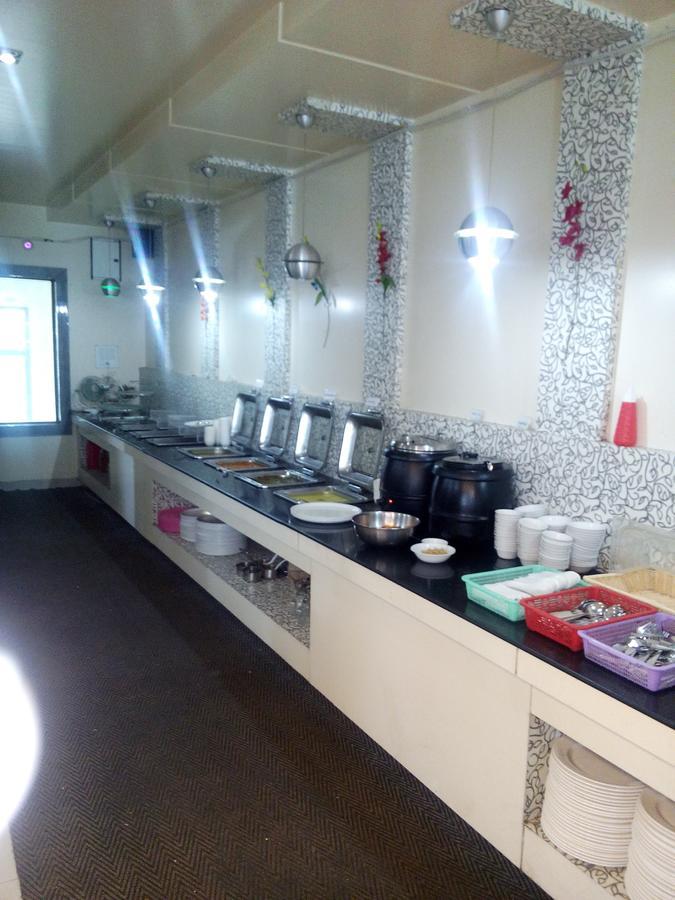 Lātūr Hotel Parth Executive المظهر الخارجي الصورة