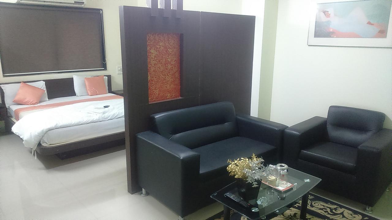 Lātūr Hotel Parth Executive المظهر الخارجي الصورة