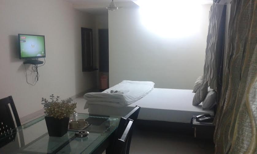 Lātūr Hotel Parth Executive المظهر الخارجي الصورة