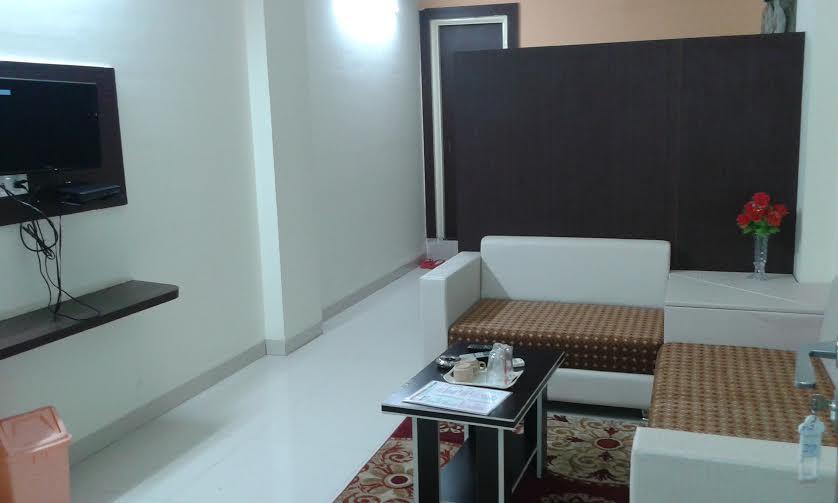 Lātūr Hotel Parth Executive المظهر الخارجي الصورة